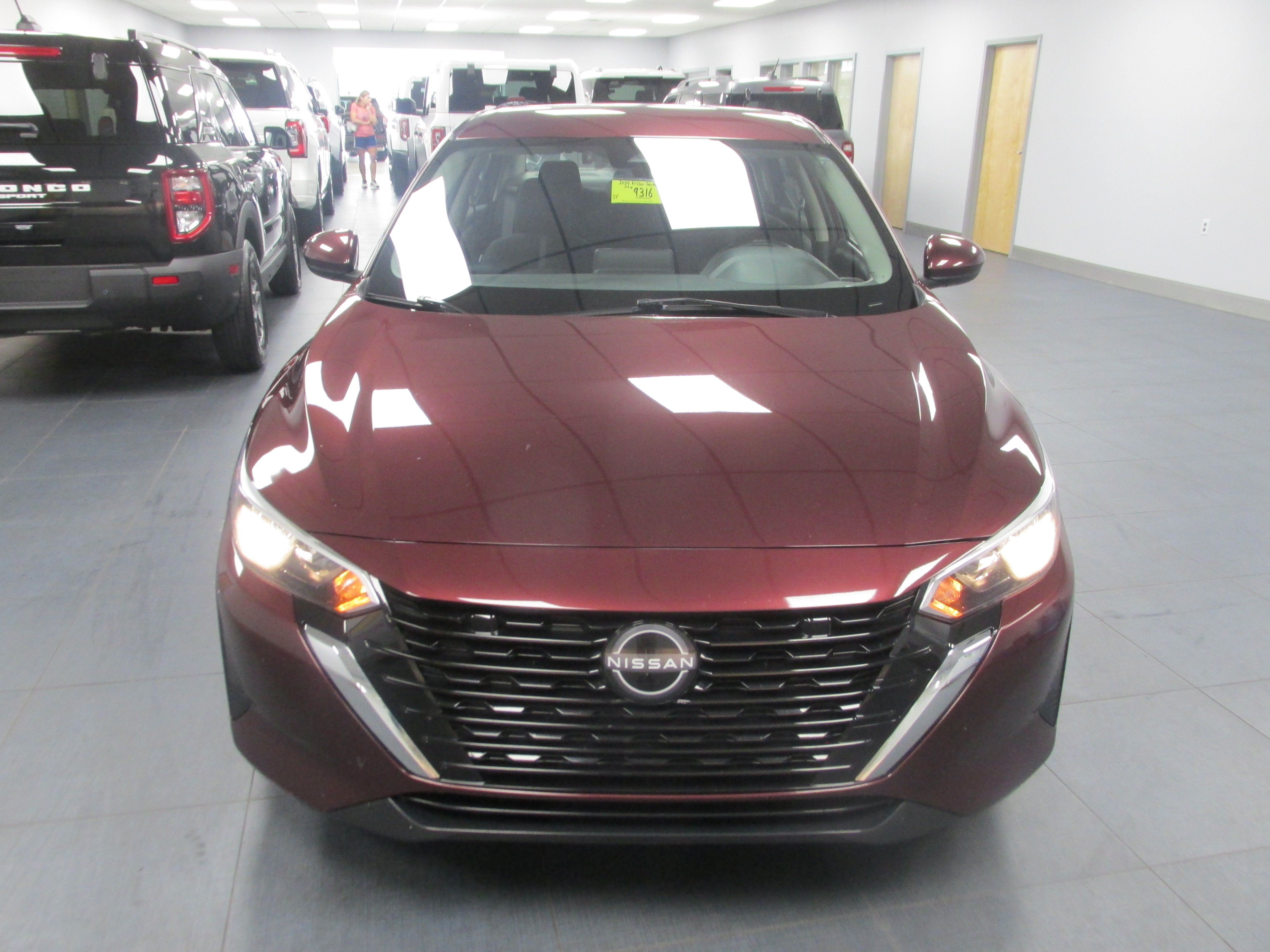 Used 2024 Nissan Sentra SV FWD image 2