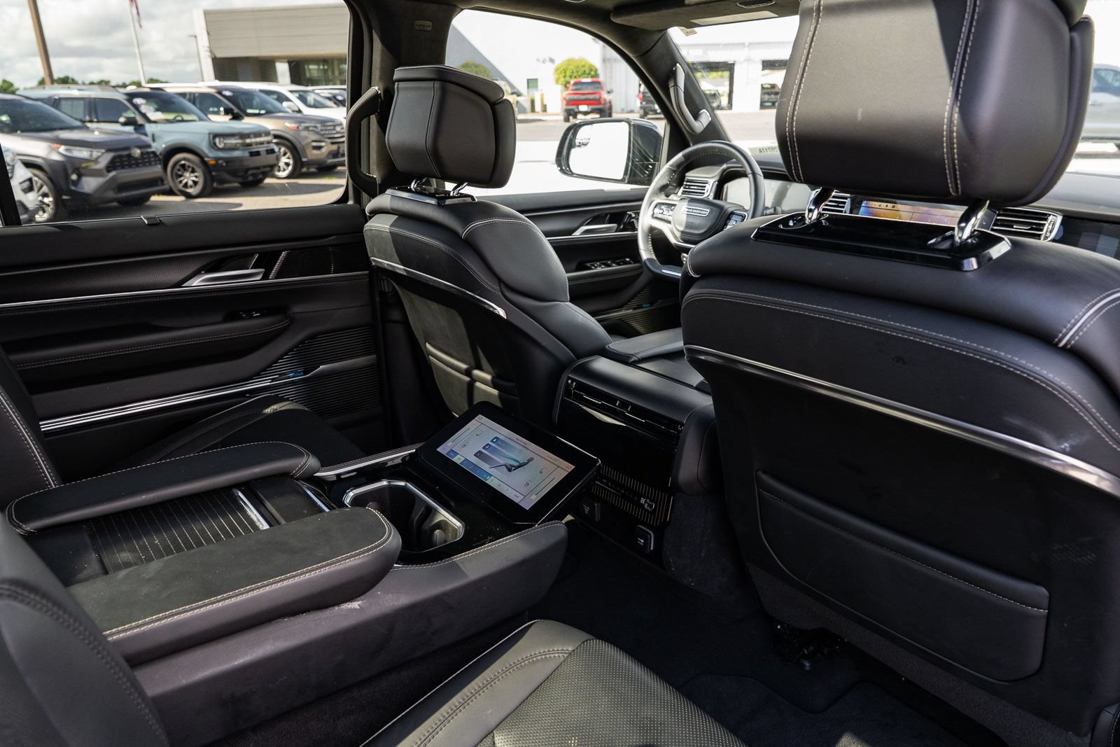 Used 2024 Jeep Grand Wagoneer L Series II w/ Quick Order Packagew 28T AWD/4WD image 15