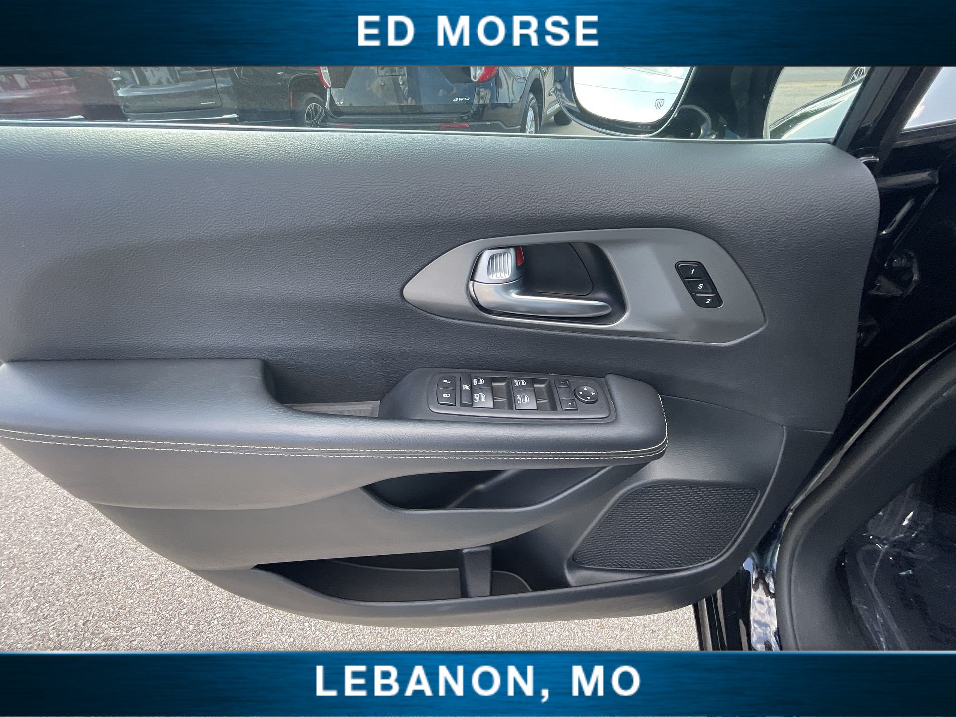 Used 2025 Chrysler Pacifica Select FWD image 20