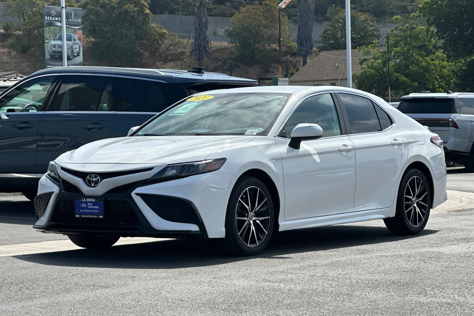 Used 2021 Toyota Camry SE w/ Carpet Mat Package (TMS) FWD image 7