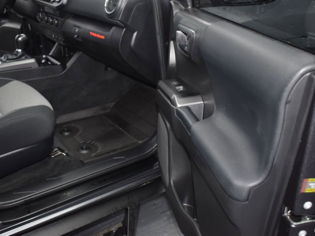 Used 2023 Toyota Tacoma TRD Off-Road image 18