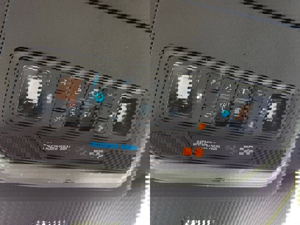 Certified 2025 Ford Explorer Platinum image 41