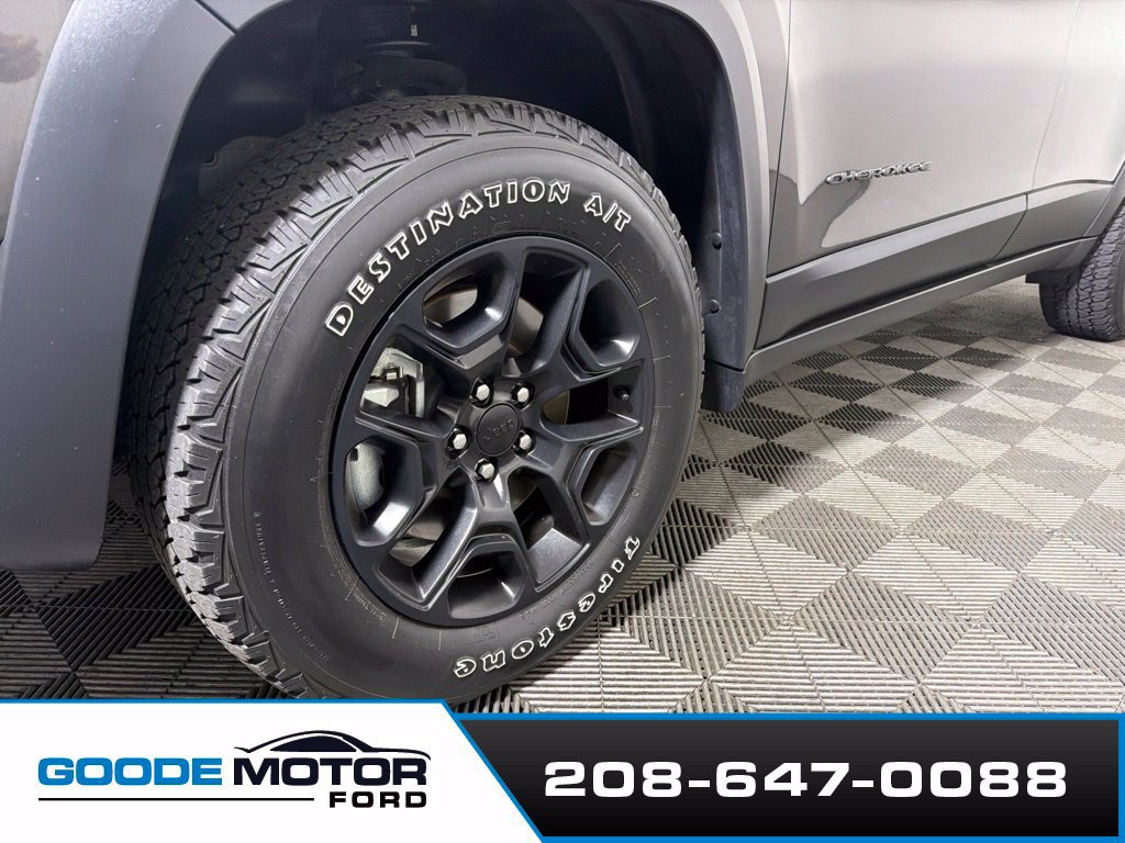 Used 2021 Jeep Cherokee Trailhawk AWD/4WD image 26