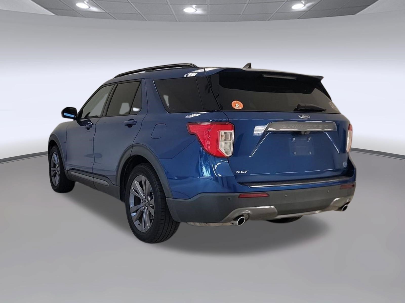 Certified 2021 Ford Explorer XLT w/ Equipment Group 202A RWD image 3