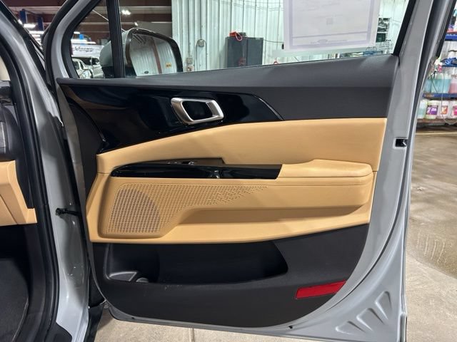 Used 2024 Kia Carnival EX FWD image 24
