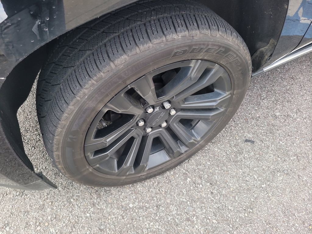 Used 2020 GMC Yukon Denali w/ Denali Premium Package image 9