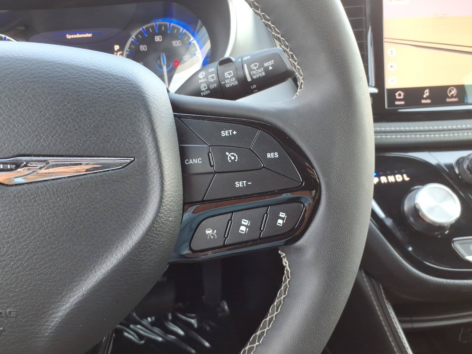 Used 2025 Chrysler Pacifica Limited FWD image 19