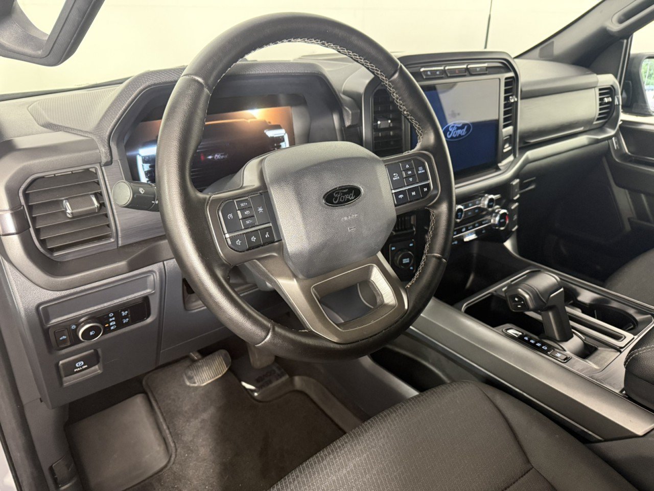 Certified 2024 Ford F150 XLT w/ XLT Black Appearance Package AWD/4WD image 15