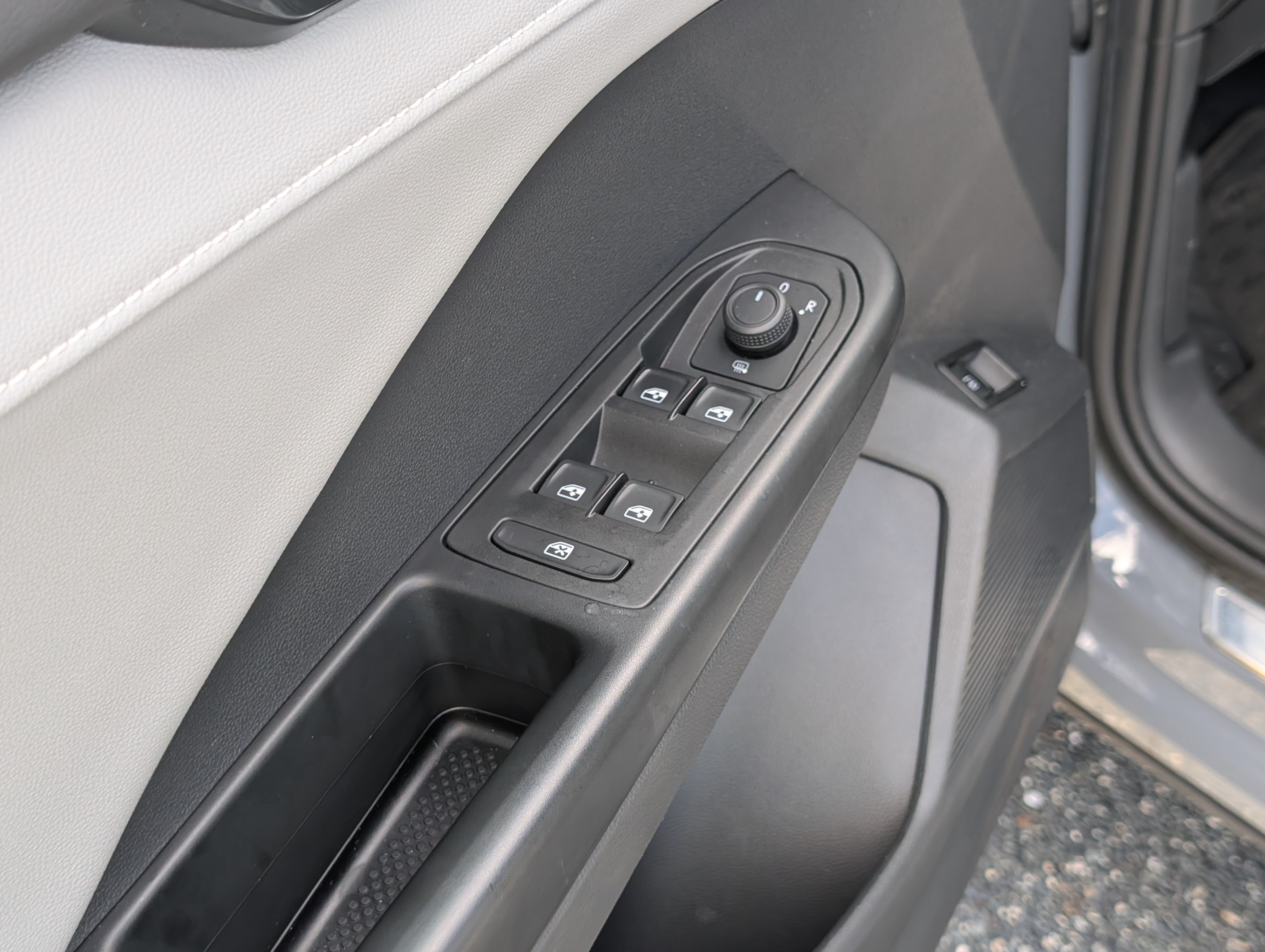 Used 2022 Volkswagen Taos SEL AWD/4WD image 23