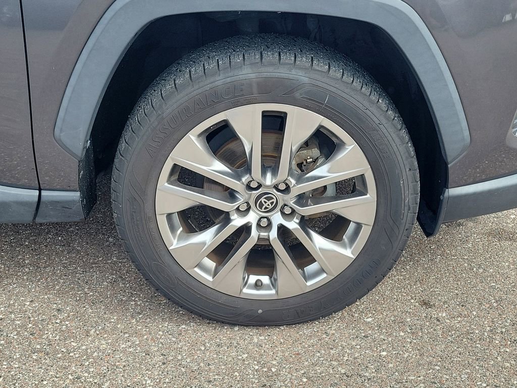 Used 2021 Toyota RAV4 XLE Premium FWD image 7