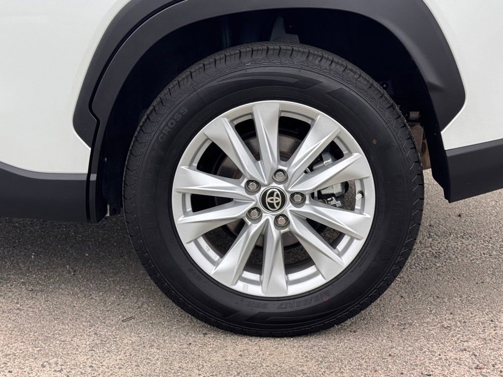Used 2024 Toyota Corolla Cross LE AWD/4WD image 14