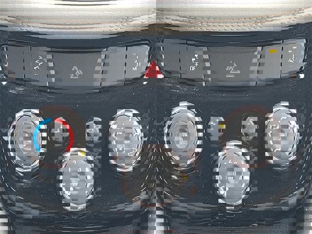 Used 2020 Chevrolet Trax Premier image 29