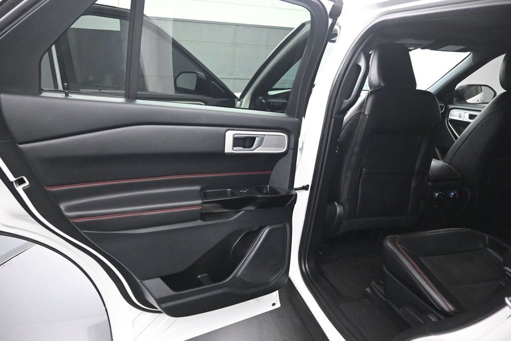 Certified 2024 Ford Explorer ST-Line w/ Class IV Trailer Tow Package RWD image 12