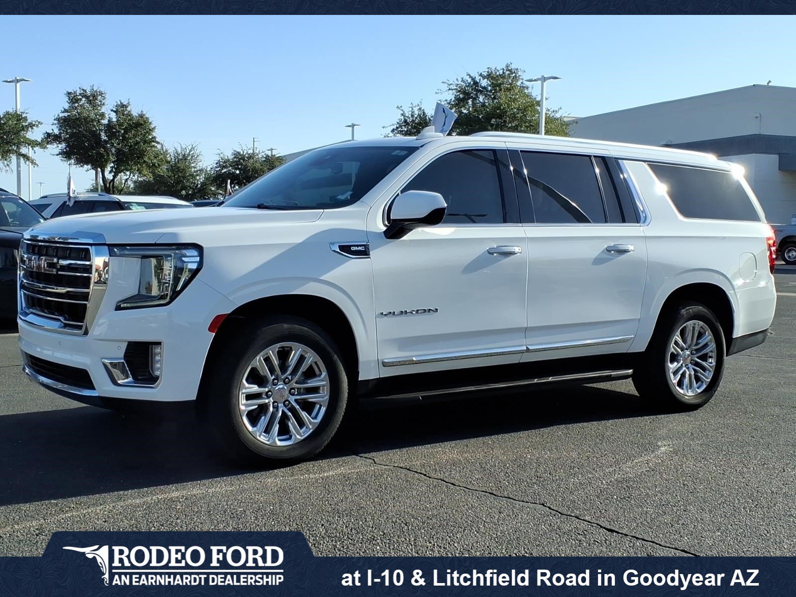 Used 2023 GMC Yukon XL SLT AWD/4WD image 1