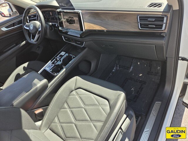 Used 2024 Volkswagen Atlas SE w/ Panoramic Sunroof Package FWD image 18