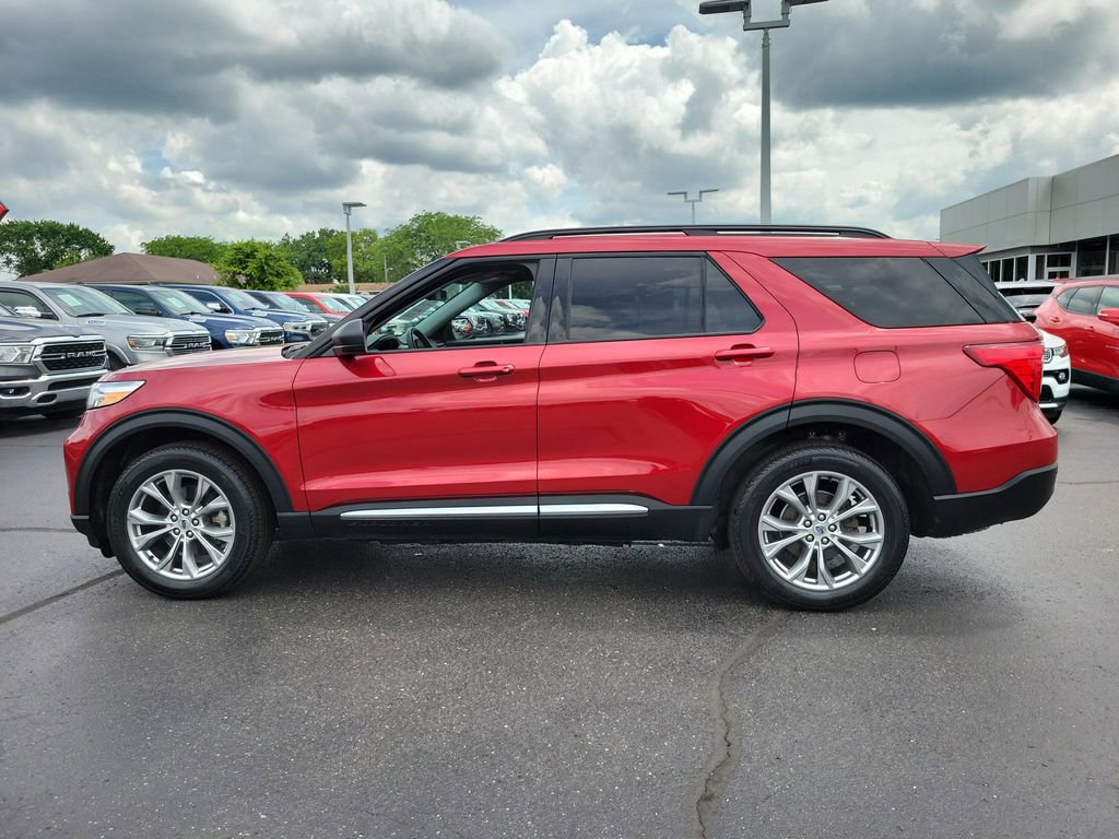 Certified 2022 Ford Explorer XLT w/ Equipment Group 202A AWD/4WD image 7