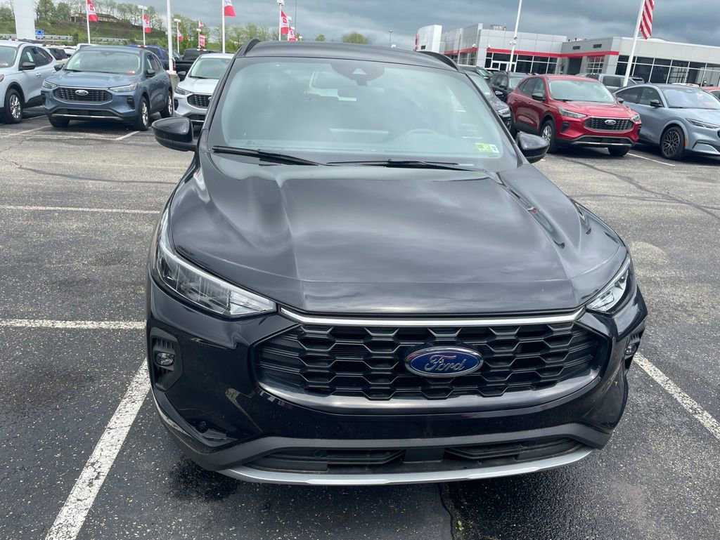 Certified 2025 Ford Escape ST-Line Select w/ Tech Pack #1 AWD/4WD image 2