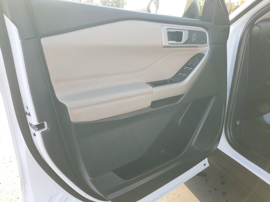 Certified 2023 Ford Explorer XLT w/ Equipment Group 202A image 6