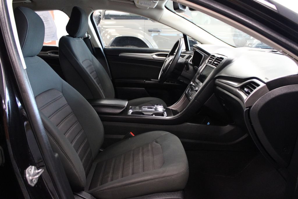 Certified 2020 Ford Fusion SE FWD image 46
