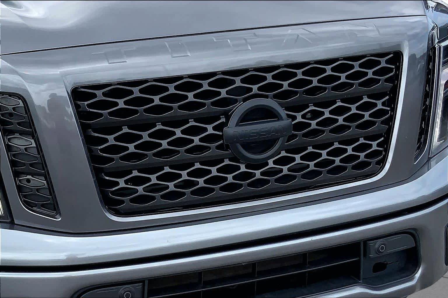 Used 2019 Nissan Titan SV w/ SV Convenience Package RWD image 29