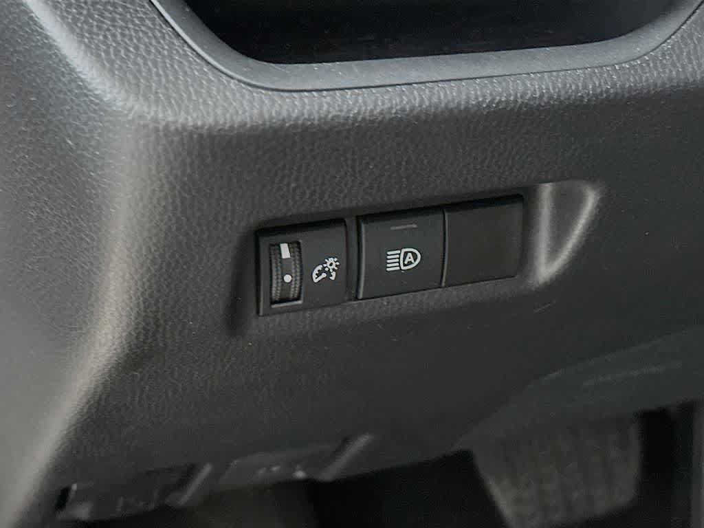 Used 2025 Toyota RAV4 XLE AWD/4WD image 27