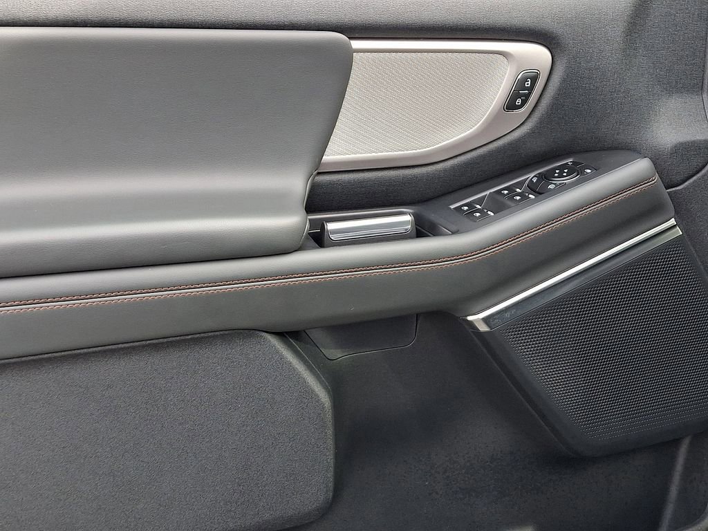 Certified 2025 Ford Expedition Active image 14