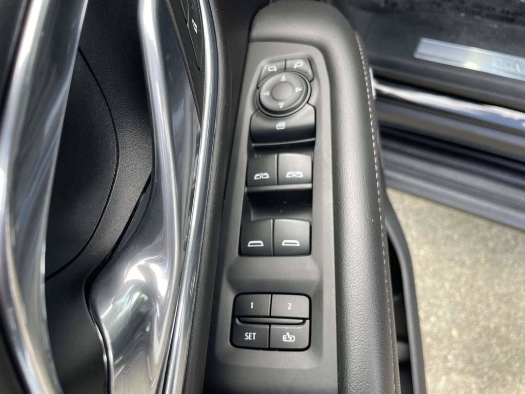 Used 2023 GMC Yukon SLT AWD/4WD image 16