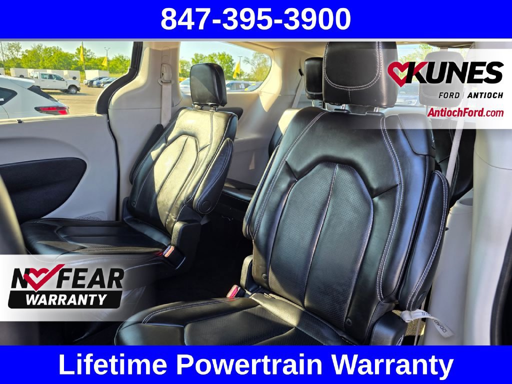 Used 2023 Chrysler Pacifica Touring-L FWD image 22