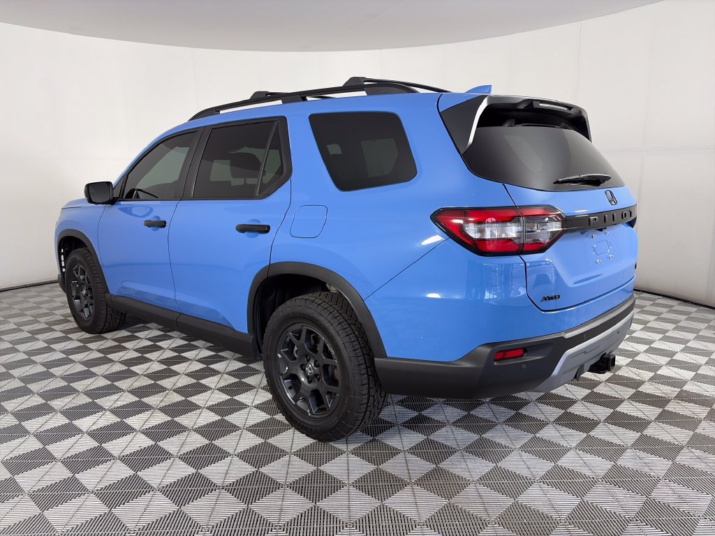 Used 2025 Honda Pilot TrailSport image 5