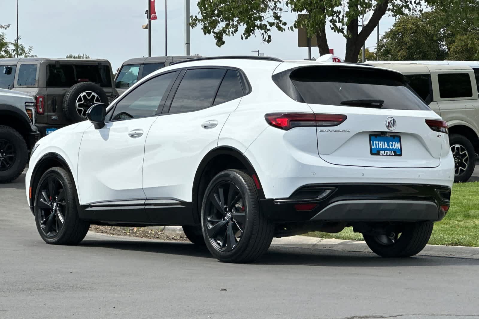Used 2022 Buick Envision Essence w/ Technology Package I FWD image 6