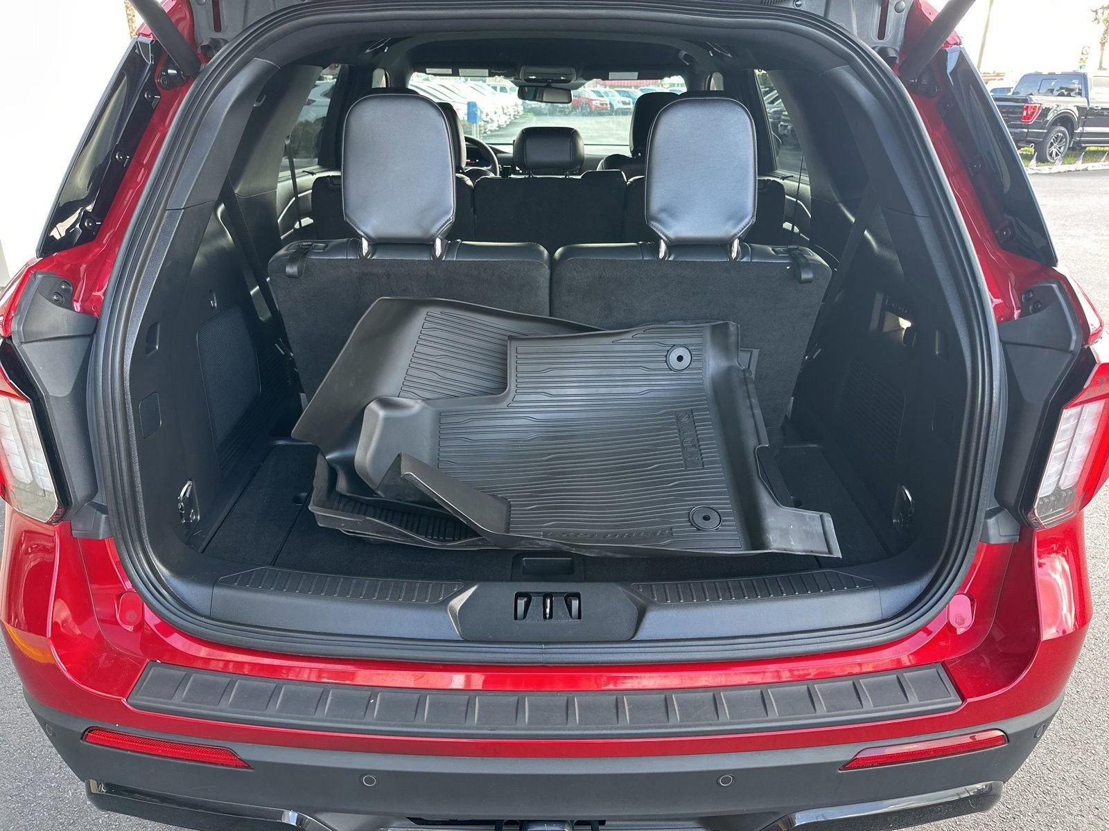 Certified 2025 Ford Explorer ST-Line w/ Premium Package RWD image 13