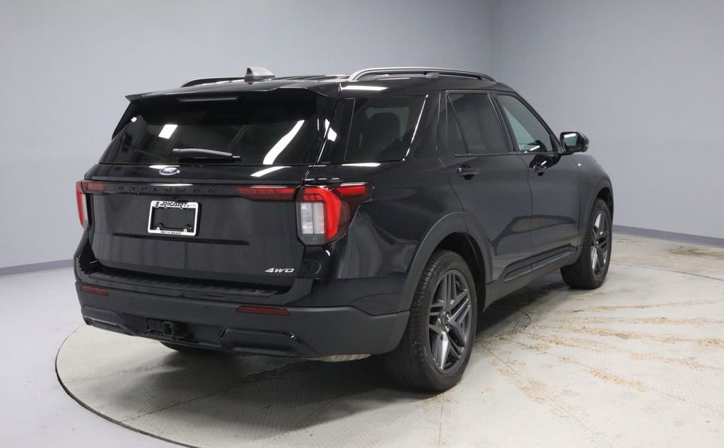 Certified 2025 Ford Explorer ST-Line w/ ST-Line Street Pack image 5