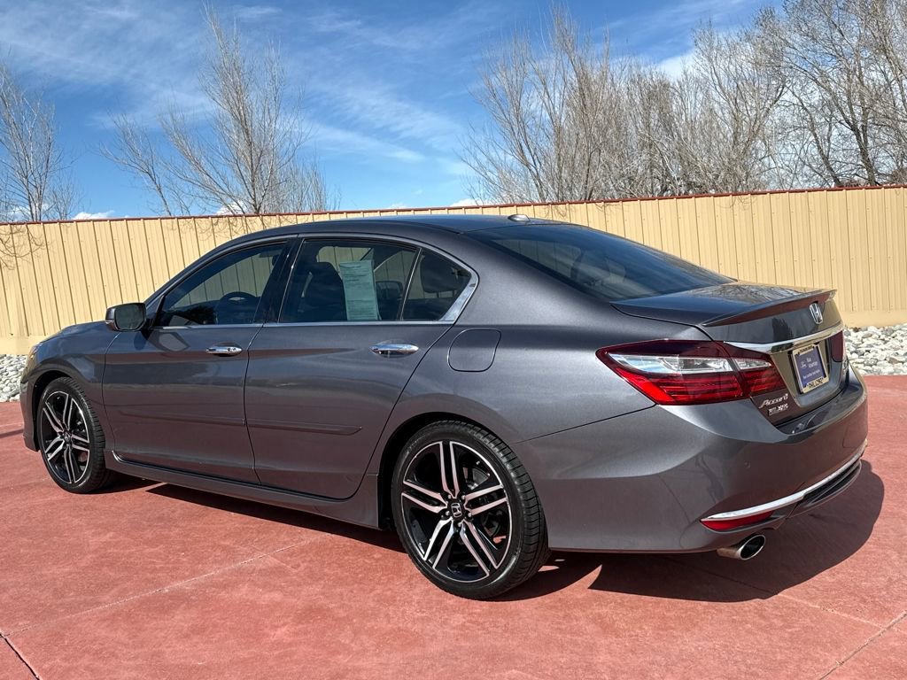 Used 2017 Honda Accord Touring image 4