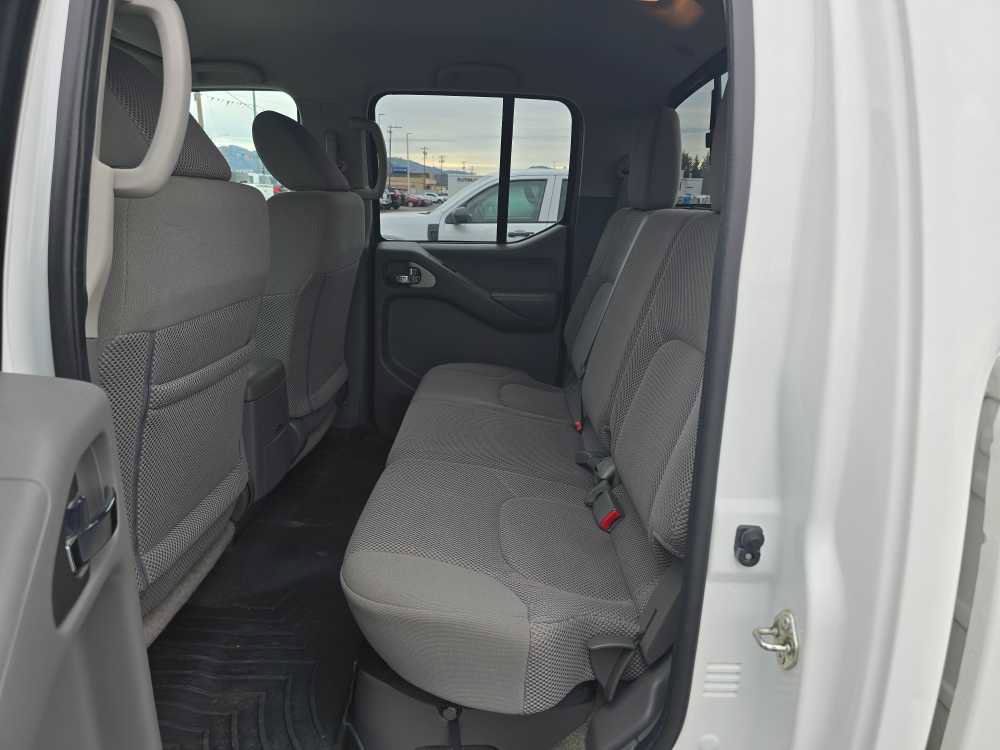 Used 2017 Nissan Frontier SV image 16