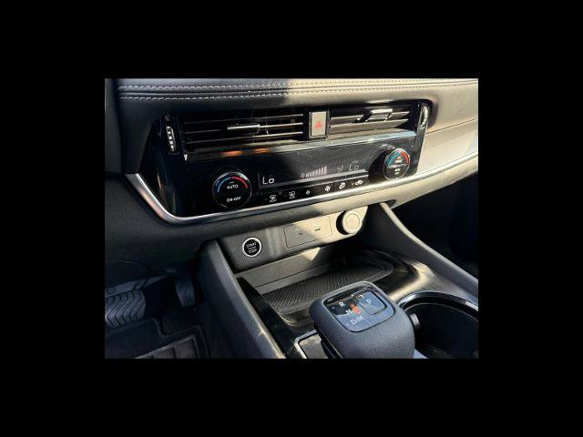 Used 2022 Nissan Rogue SV AWD/4WD image 20