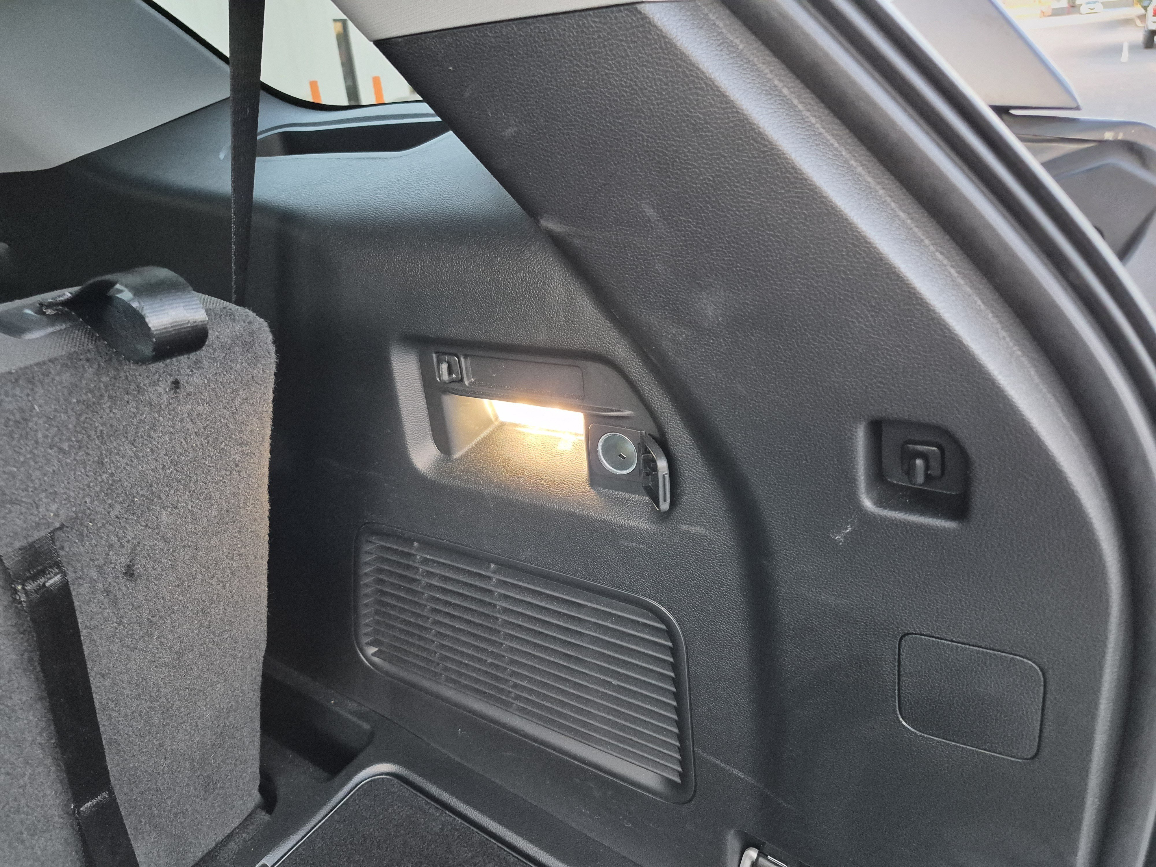Certified 2024 Ford Explorer XLT RWD image 18