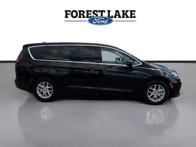 Used 2024 Chrysler Pacifica Touring-L FWD image 8