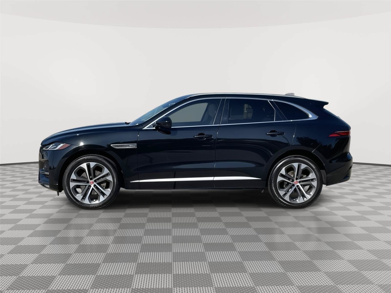 Used 2023 Jaguar F-PACE S AWD/4WD image 2