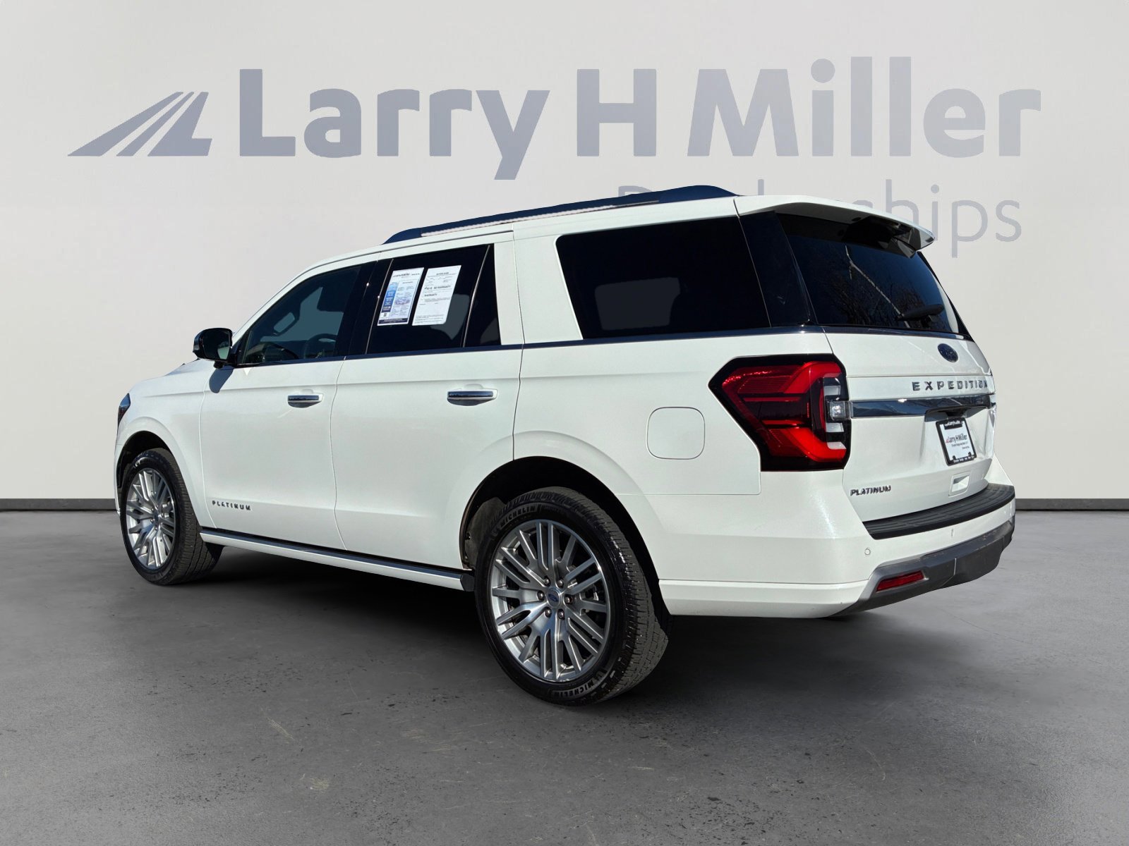 Certified 2023 Ford Expedition Platinum image 3