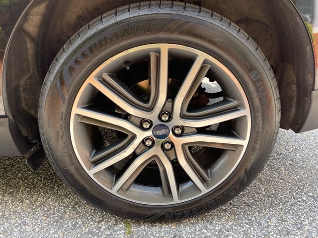 Certified 2019 Ford Edge Titanium w/ Equipment Group 301A AWD/4WD image 9