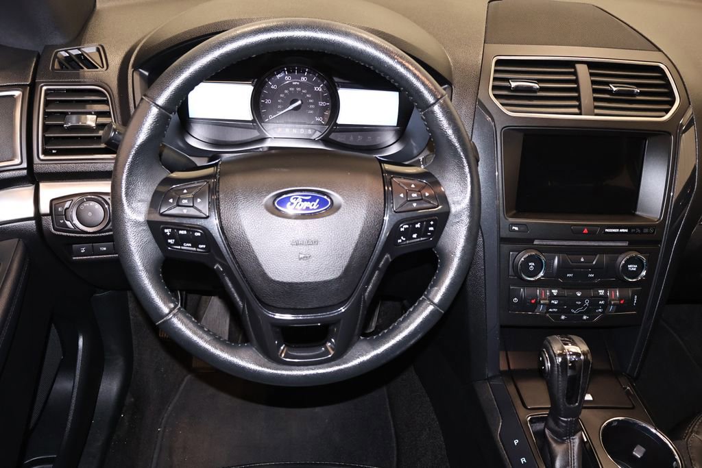 Certified 2018 Ford Explorer XLT w/ Equipment Group 202A image 28