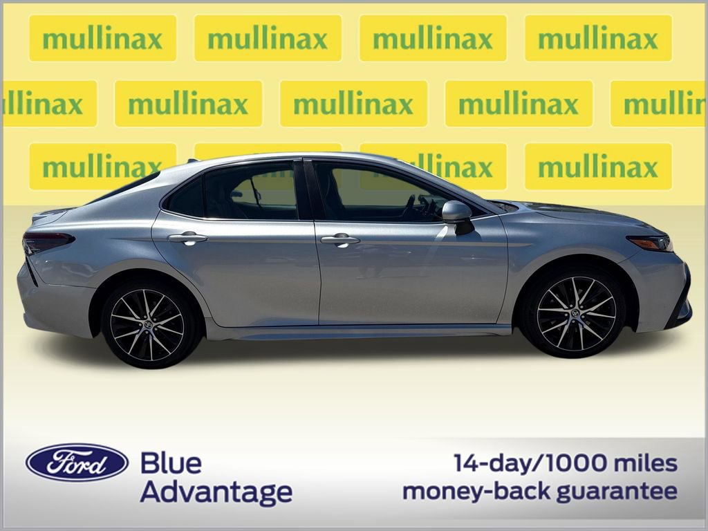 Used 2022 Toyota Camry SE FWD image 2