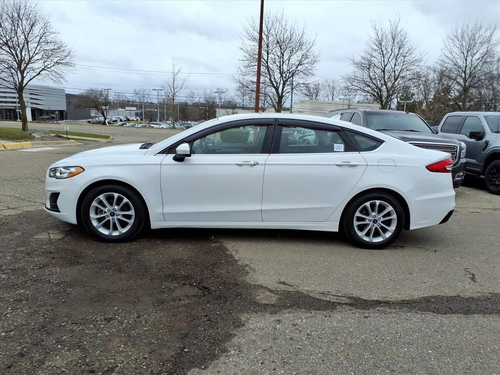 Certified 2020 Ford Fusion SE image 2