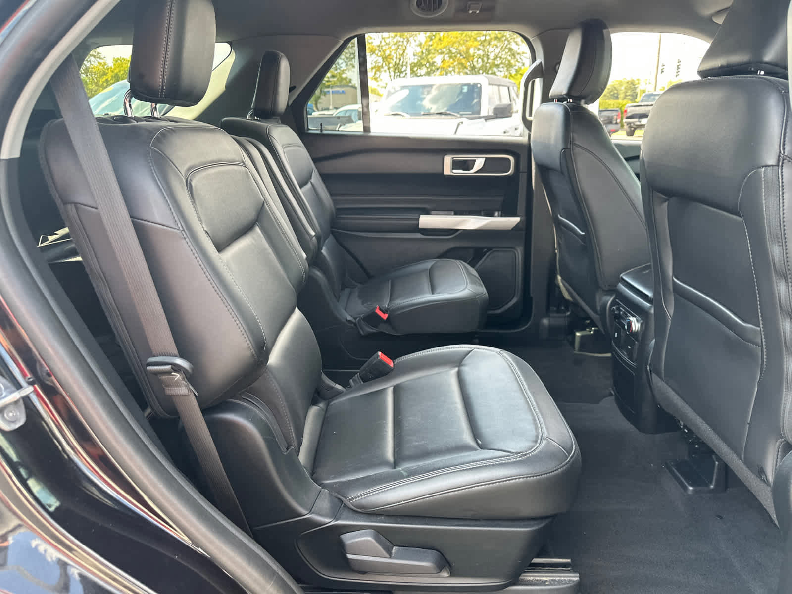 Certified 2022 Ford Explorer XLT w/ Equipment Group 202A image 32