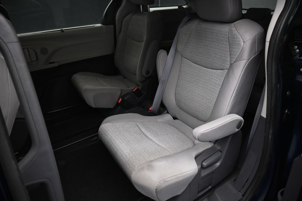 Used 2021 Toyota Sienna LE w/ LE Plus Package FWD image 20