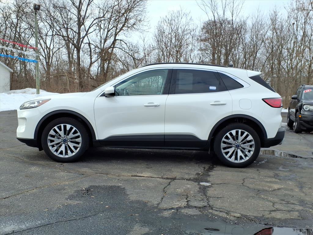 Certified 2022 Ford Escape Titanium w/ Class II Trailer Tow Package image 2