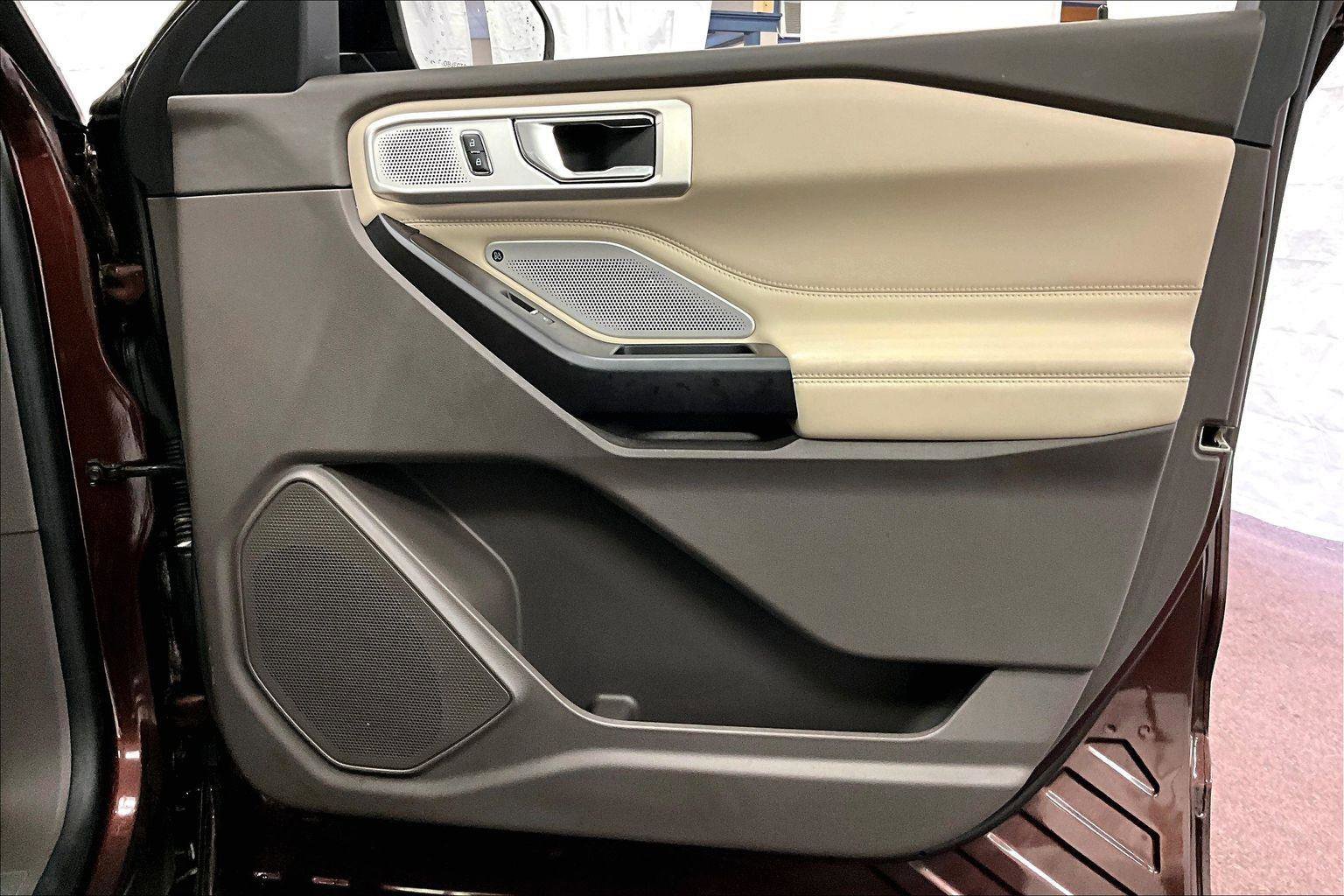 Certified 2020 Ford Explorer Platinum w/ Premium Technology Package image 23