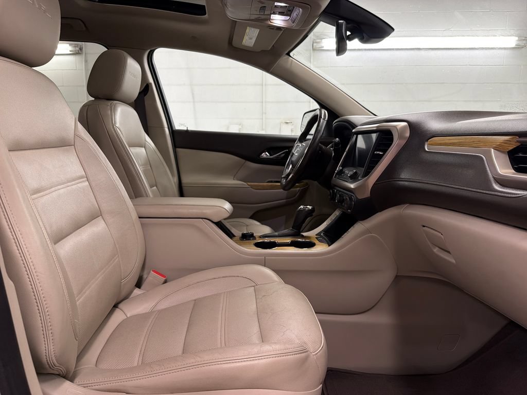 Used 2018 GMC Acadia Denali w/ Technology Package FWD image 30
