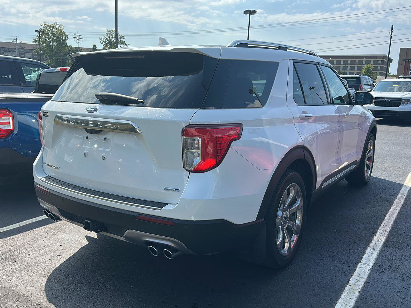 Certified 2020 Ford Explorer Platinum w/ Premium Technology Package AWD/4WD image 3