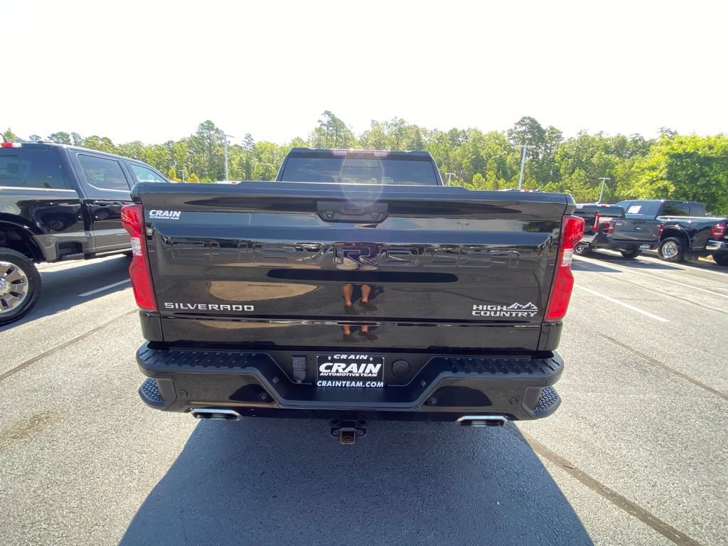 Used 2022 Chevrolet Silverado 1500 High Country w/ High Country Premium Package AWD/4WD image 6